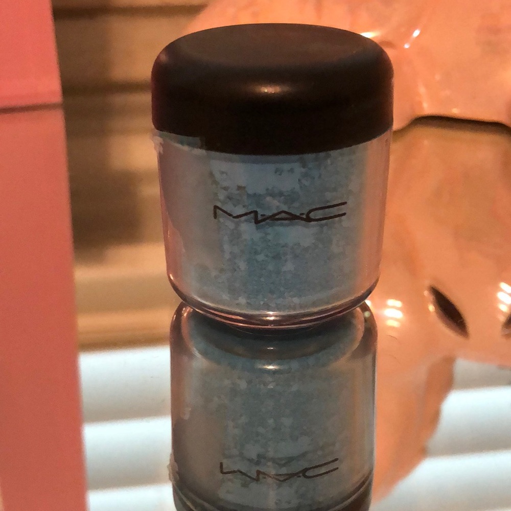 Mac pigment hi-def cyan
